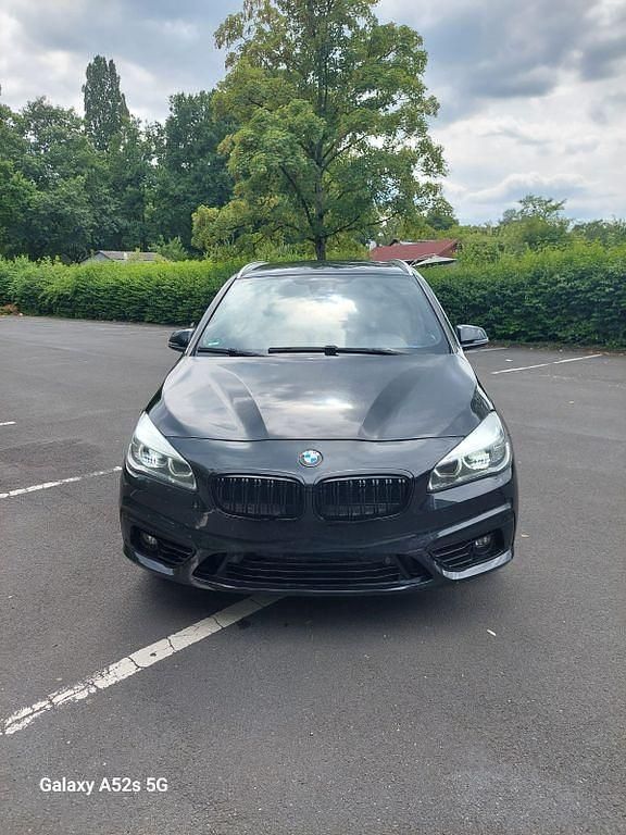 Schwarz Gebraucht 2016 BMW 220 Gran Tourer Sport Line Van / Kleinbus | 11.750 € (Guter Preis) - Bild 1/4