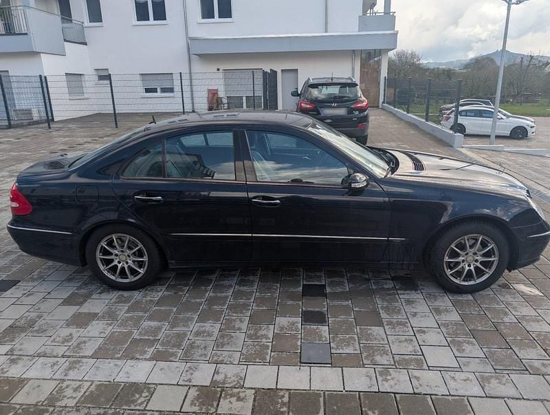 Gebraucht Mercedes E200 Avantgarde 163 PS (119 kW) 2005 Blau Limousine