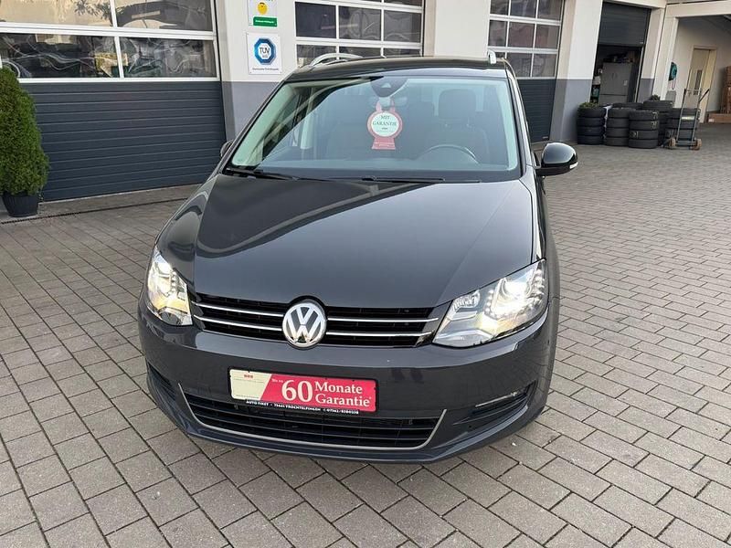 Gebraucht VW Sharan IQ Drive 177 PS (130 kW) 2020 Uranograu/cinza urano Van / Kleinbus