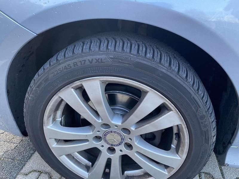 Gebraucht Mercedes B150 95 PS (69 kW) 2009 Blau Van / Kleinbus