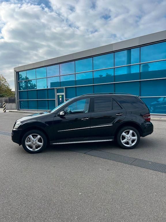Schwarz Gebraucht 2006 Mercedes ML280 SUV | 5.500 € (Teuer) - Bild 1/4