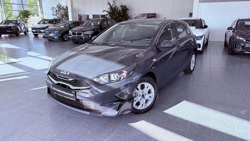 Dark penta metal Neu 2025 Kia Ceed Comfort Kleinwagen | 25.200 € (Etwas zu teuer) - Bild 1/4