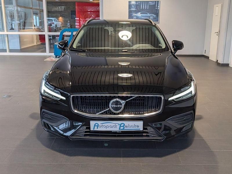 Gebraucht Volvo V60 Core 163 PS (119 kW) 2022 Schwarz Kombi