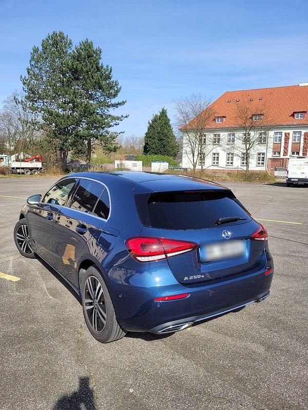 Gebraucht Mercedes A250 2022 Blau Limousine