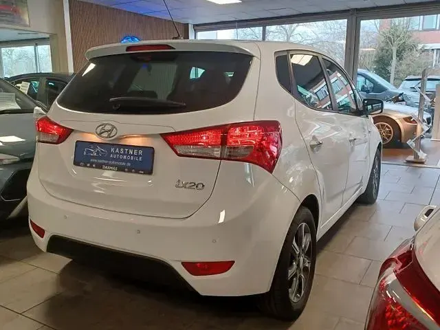Gebraucht Hyundai ix20 YES! 90 PS (66 kW) 2017 Weiß Kleinwagen