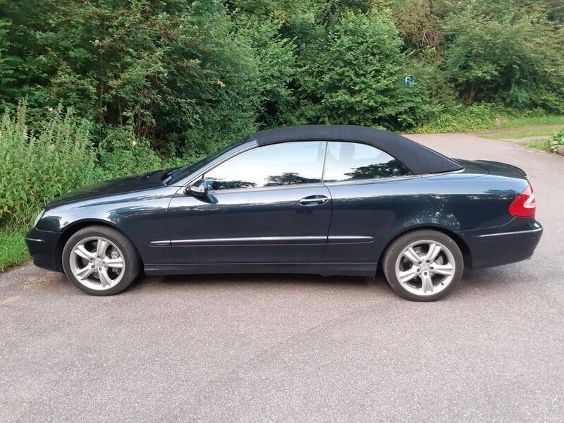 Schwarz Gebraucht 2002 Mercedes CLK500 Avantgarde Cabrio | 10.499 € (Etwas zu teuer) - Bild 1/4