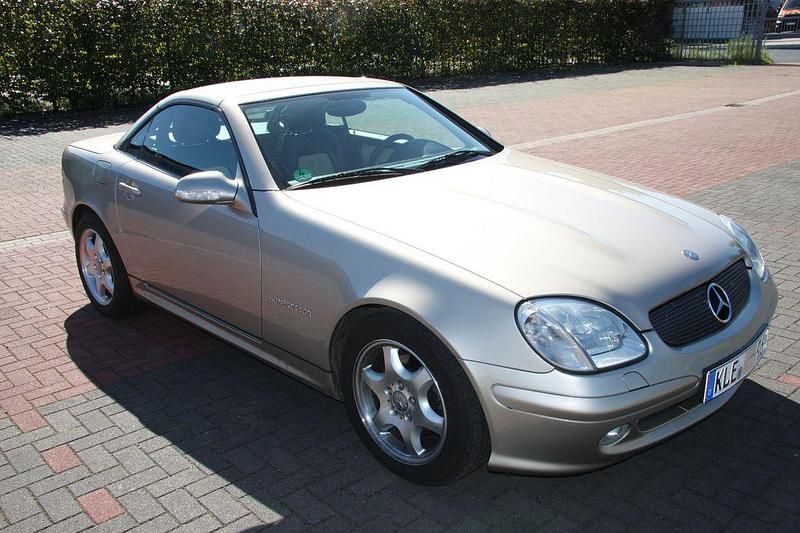 Beige Gebraucht 2003 Mercedes SLK200 Cabrio | 11.500 € (Teuer) - Bild 1/4