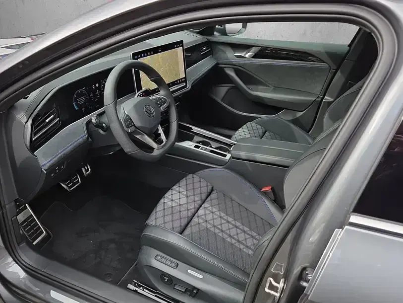 Neu VW Passat R-line 193 PS (141 kW) 2026 Diabasgrau Kombi