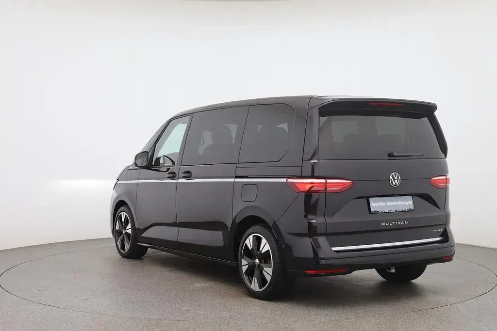 Gebraucht VW Multivan Style 150 PS (110 kW) 2023 Schwarz Van / Kleinbus