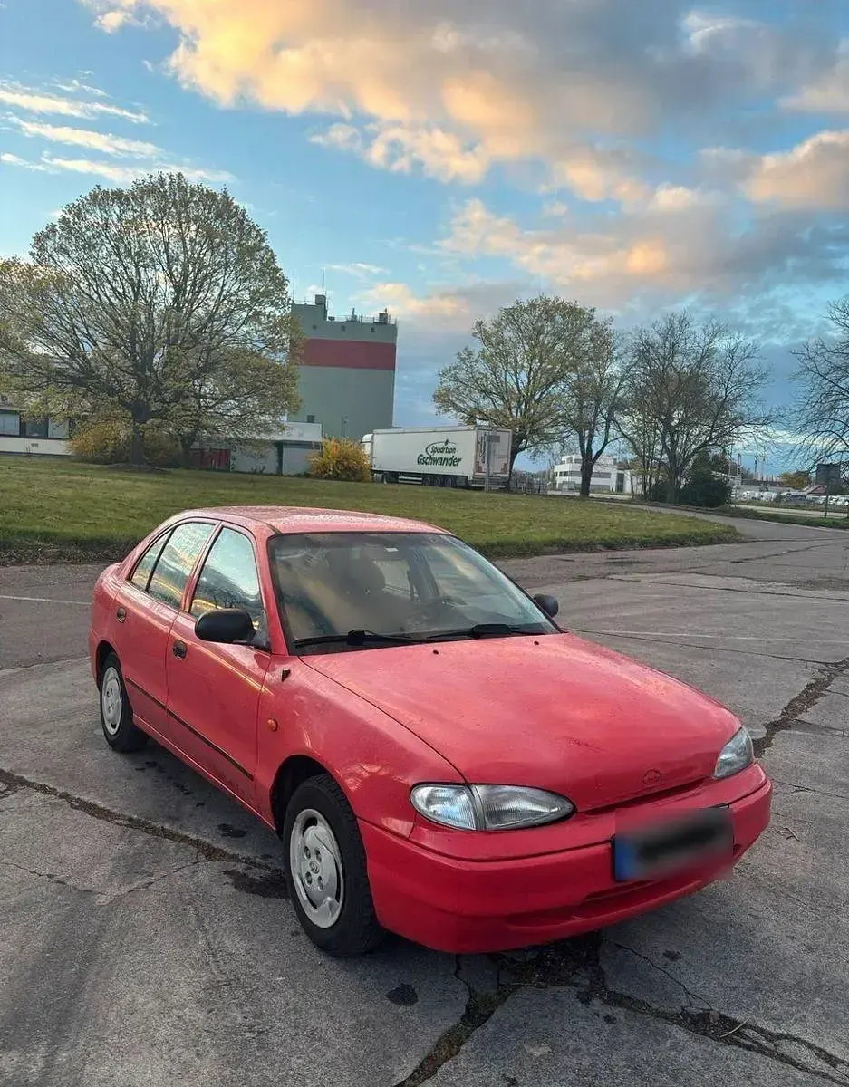 Gebraucht Hyundai Accent GLS 60 PS (44 kW) 1996 Rot Kleinwagen