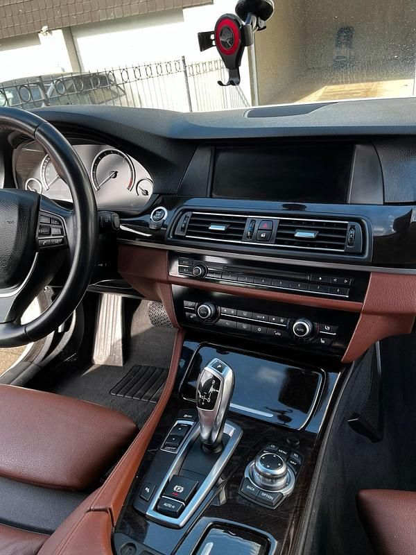 Gebraucht BMW 530 258 PS (189 kW) 2011 Weiß Kombi