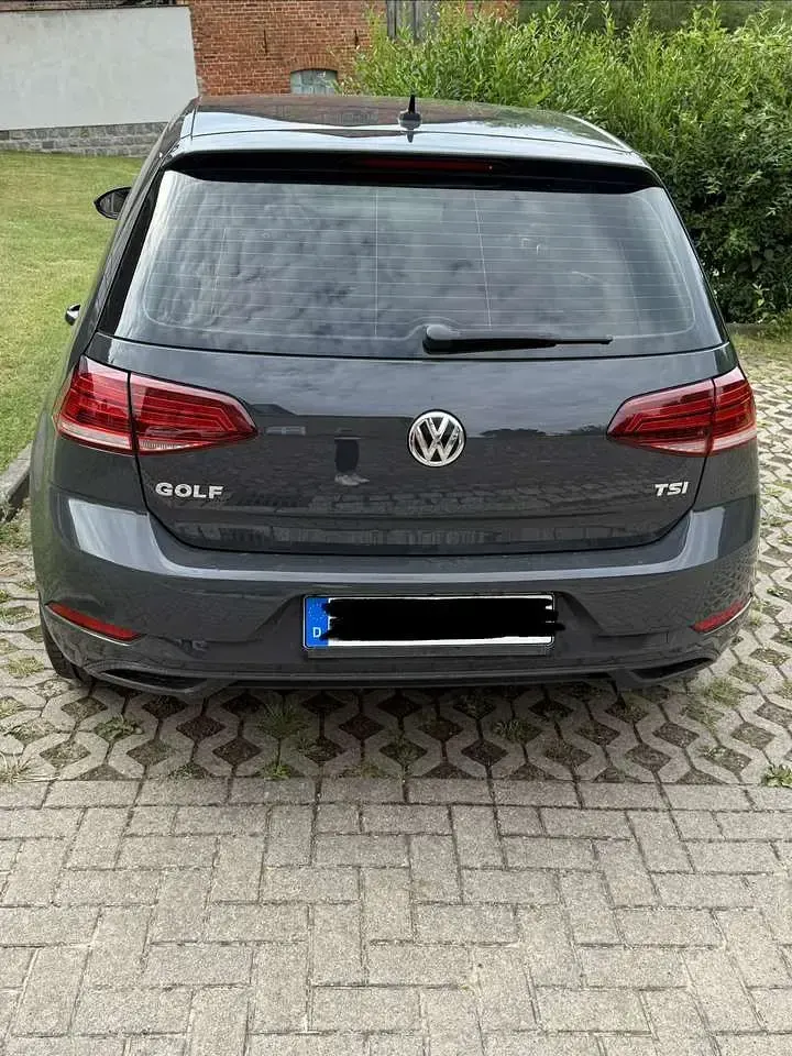 Gebraucht VW Golf VII Trendline 110 PS (80 kW) 2017 Grau Kleinwagen