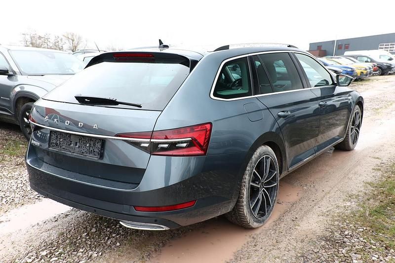 Gebraucht Skoda Superb LAURIN & KLEMENT 150 PS (110 kW) 2020 Quartzgrau metallic Kombi