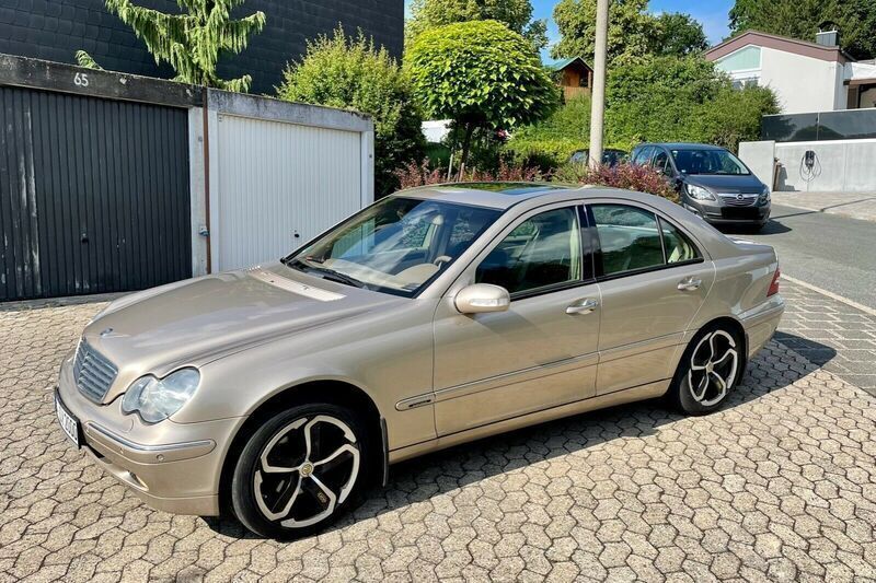 Gebraucht Mercedes C220 Elegance 143 PS (105 kW) 2000 Gold Limousine