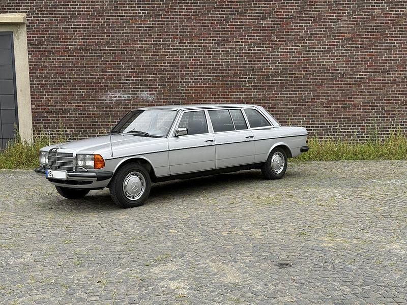 Gebraucht Mercedes 250 140 PS (102 kW) 1983 Silber Limousine