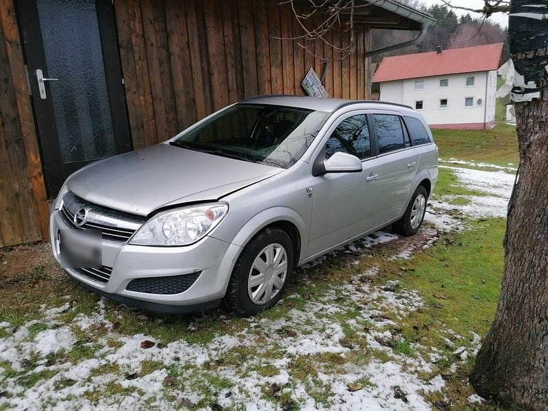 Silber Gebraucht 2010 Opel Astra Kombi | 850 € (Guter Preis) - Bild 1/4