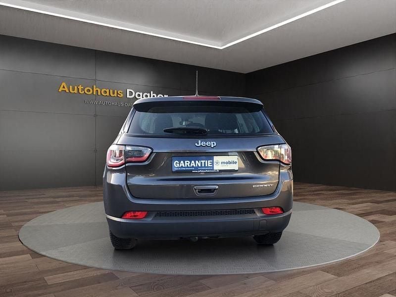 Gebraucht Jeep Compass Sport 120 PS (88 kW) 2017 Grau SUV