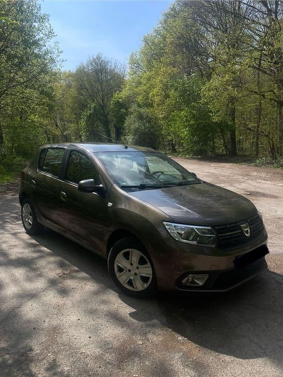 Braun Gebraucht 2016 Dacia Sandero Lauréate Kleinwagen | 4.800 € (Superpreis) - Bild 1/4