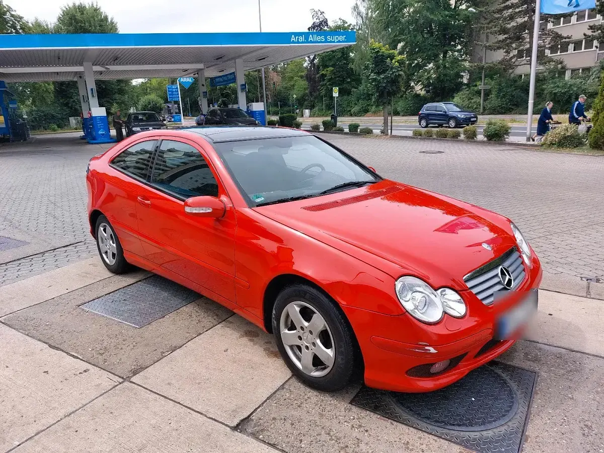 Gebraucht Mercedes C200 193 PS (141 kW) 2004 Rot Coupé