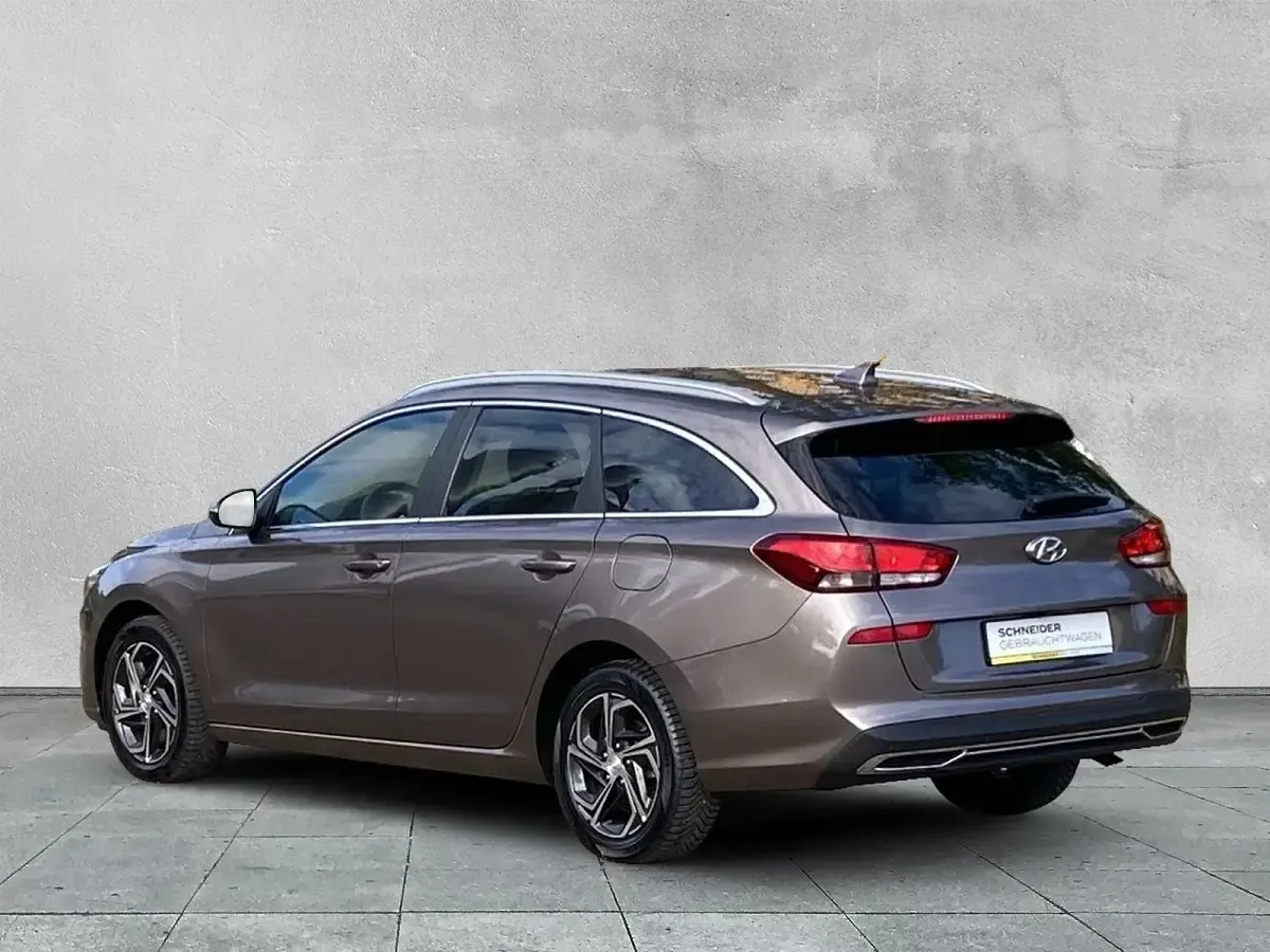 Gebraucht Hyundai i30 Trend 120 PS (88 kW) 2023 Silky bronze Kombi