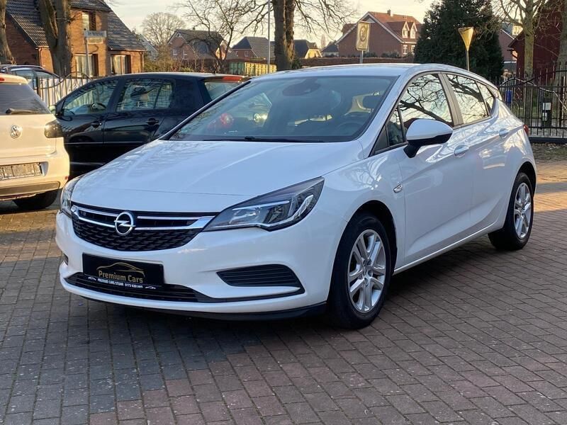 Weiß Gebraucht 2017 Opel Astra Limousine | 6.950 € (Guter Preis) - Bild 1/4
