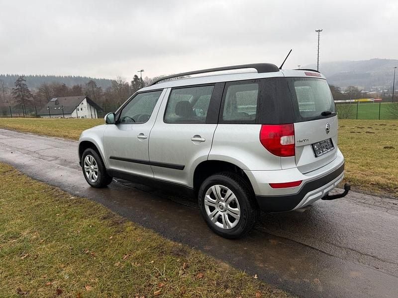 Gebraucht Skoda Yeti Active 110 PS (80 kW) 2017 Silber SUV