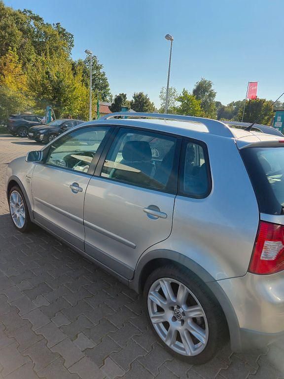 Silber Gebraucht 2004 VW Polo Basis Limousine | 2.100 € (Fairer Preis) - Bild 1/4