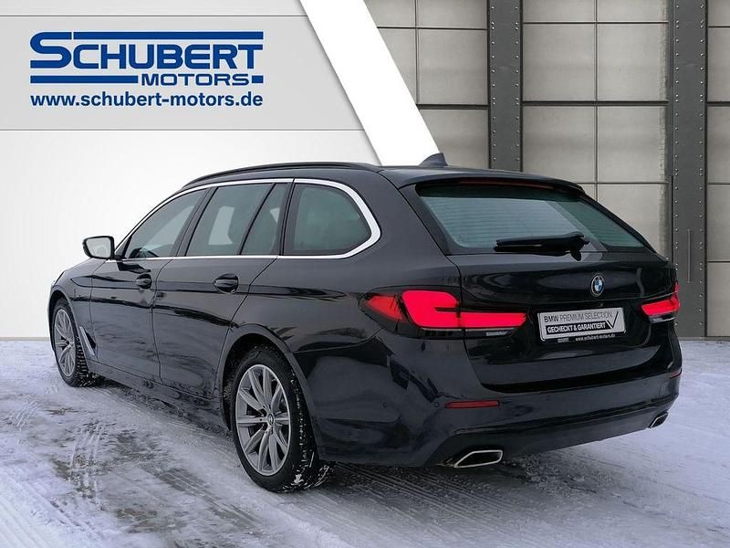 Gebraucht BMW 520 190 PS (139 kW) 2020 Sophistograu brillanteffekt metalli Kombi