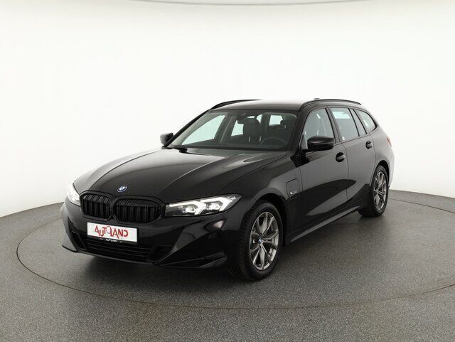 Schwarz Gebraucht 2023 BMW 330e Sport Line Kombi | 33.490 € (Guter Preis) - Bild 1/4