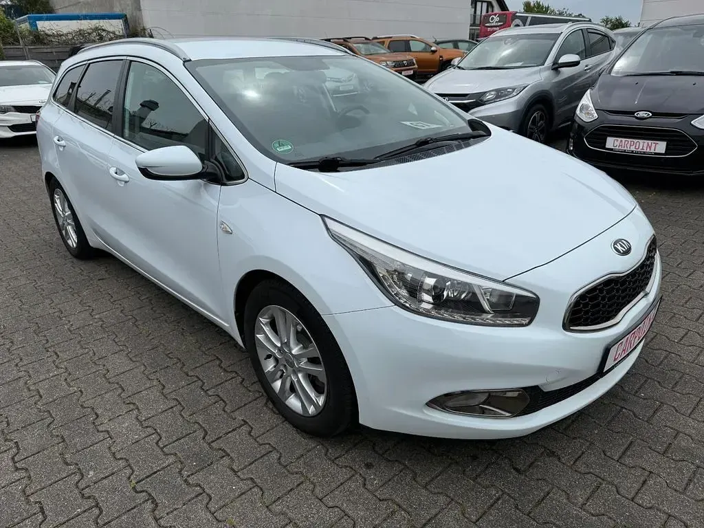 Używany Kia Ceed 128 KM (94 kW) 2013 Biały Hatchback