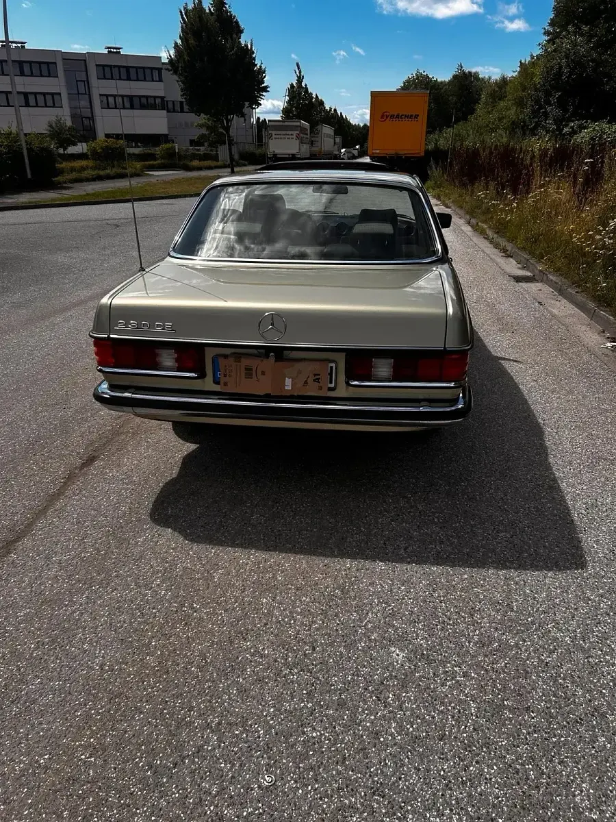 Gebraucht Mercedes 230 136 PS (100 kW) 1982 Grün Coupé
