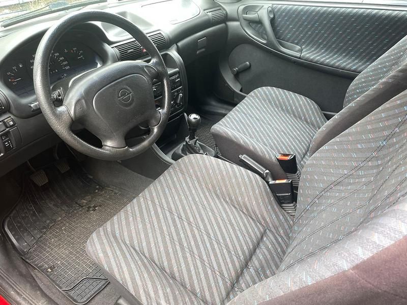 Gebraucht Opel Astra 75 PS (55 kW) 1997 Rot Kleinwagen