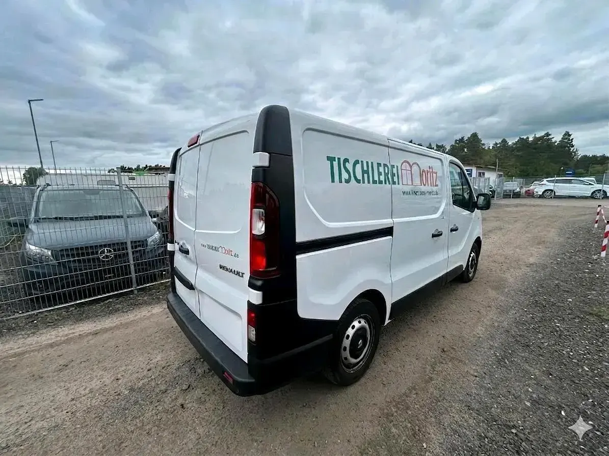 Gebraucht Renault Trafic 95 PS (69 kW) 2018 Weiß Van / Kleinbus