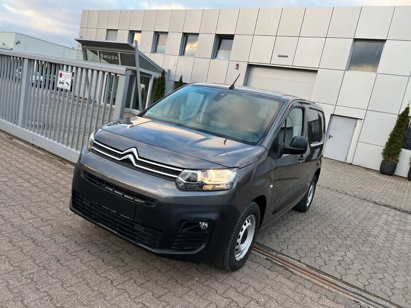 Grau Gebraucht 2019 Citroën Berlingo Van / Kleinbus | 17.480 € (Superpreis) - Bild 1/4