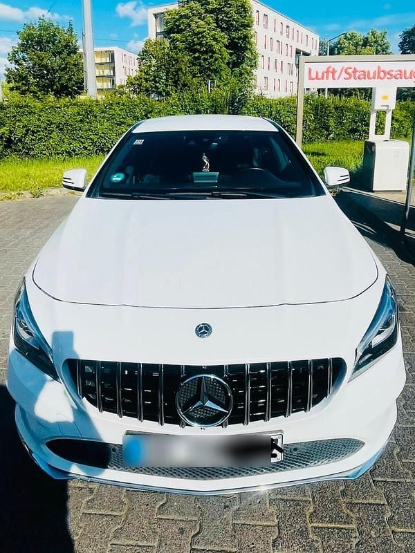 Weiß Gebraucht 2018 Mercedes CLA180 Limousine | 15.750 € (Guter Preis) - Bild 1/4