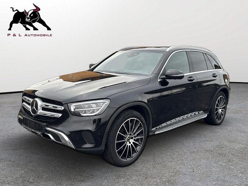 Schwarz Gebraucht 2020 Mercedes GLC300e AMG SUV | 35.900 € (Fairer Preis) - Bild 1/4