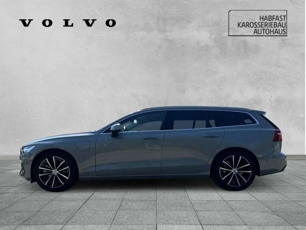 Gebraucht Volvo V60 Core 349 PS (256 kW) 2024 Vapour grey / metallic Kombi