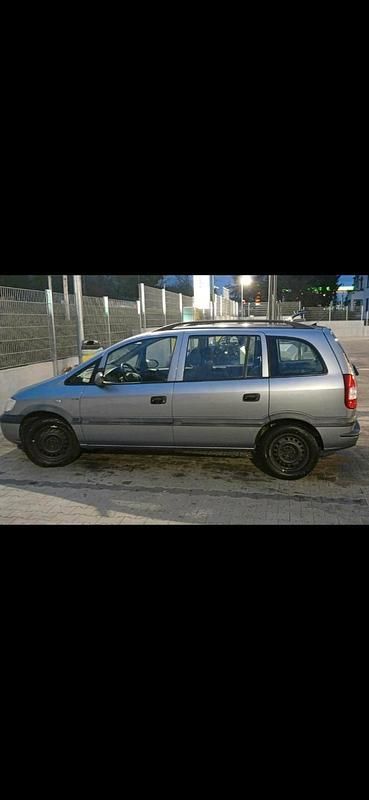 Gebraucht Opel Zafira 101 PS (74 kW) 2003 Silber Van / Kleinbus