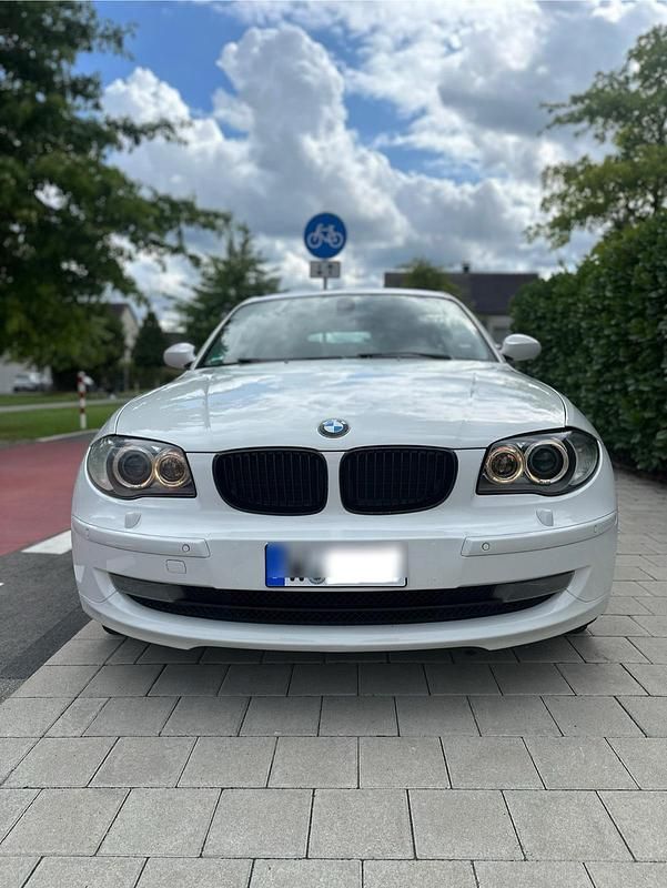Weiß Gebraucht 2007 BMW 118 Kleinwagen | 4.999 € (Etwas zu teuer) - Bild 1/4