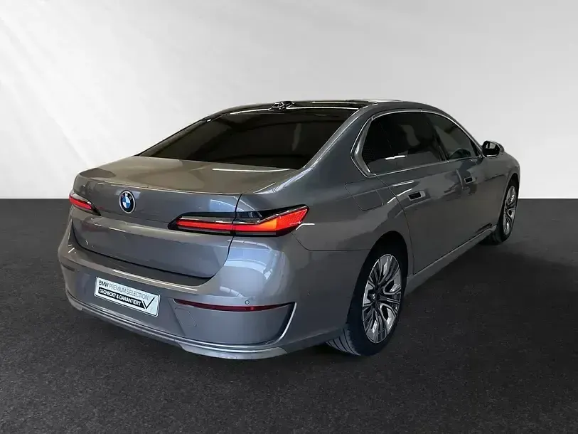 Gebraucht BMW 740 Executive 299 PS (219 kW) 2024 Grau Limousine