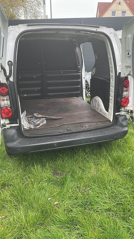 Second-hand Citroën Berlingo 90 CP (66 kW) 2015 Alb Monovolum