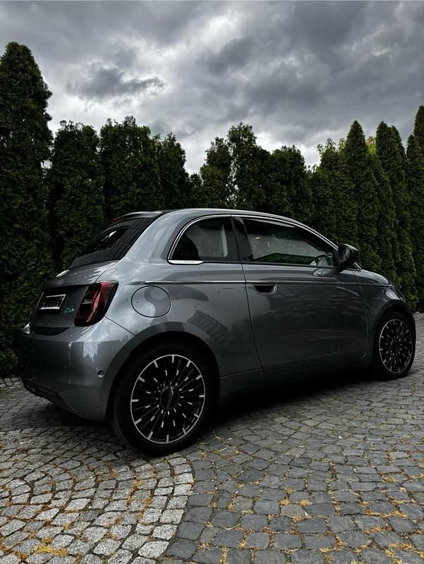 Grau Gebraucht 2022 Fiat 500e La Prima Cabrio | 23.800 € (Fairer Preis) - Bild 1/4