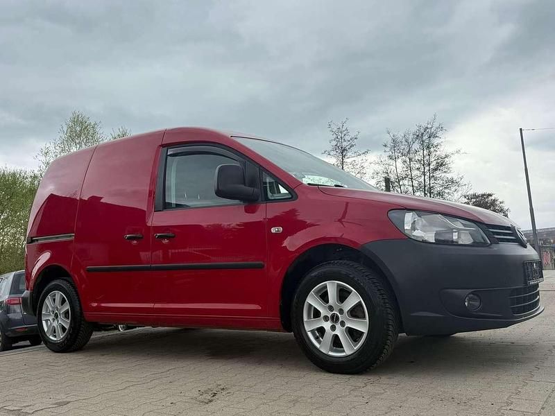 Second-hand VW Caddy 102 CP (75 kW) 2013 Roșu Monovolum