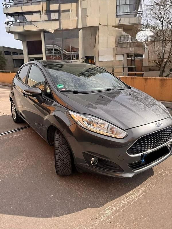 Gebraucht Ford Fiesta Celebration 80 PS (58 kW) 2017 Grau Kleinwagen