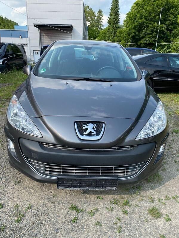 Grau Gebraucht 2010 Peugeot 308 Tendance Kleinwagen | 3.799 € (Fairer Preis) - Bild 1/4
