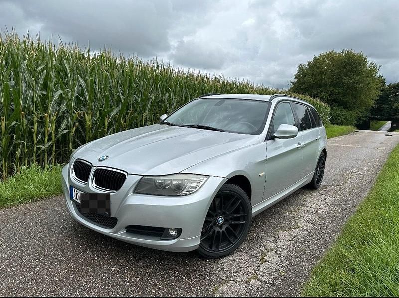 Silber Gebraucht 2010 BMW 318 Kombi | 5.950 € (Fairer Preis) - Bild 1/4