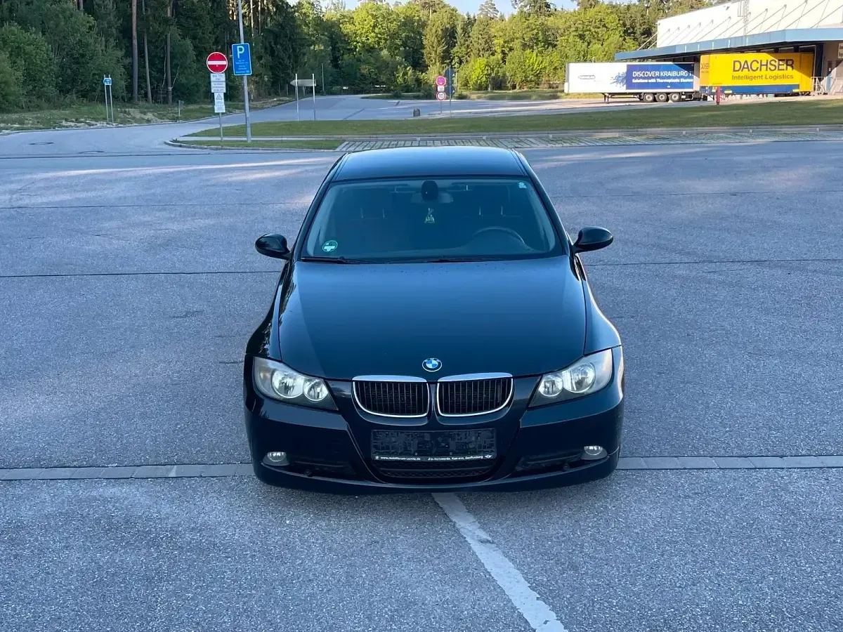 Gebraucht BMW 320 163 PS (119 kW) 2006 Schwarz Limousine