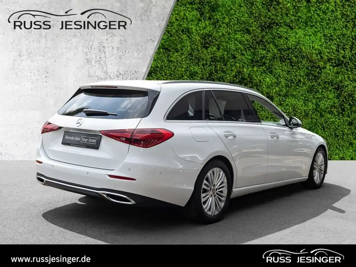 Gebraucht Mercedes C200 Avantgarde 163 PS (119 kW) 2023 Weiß Limousine
