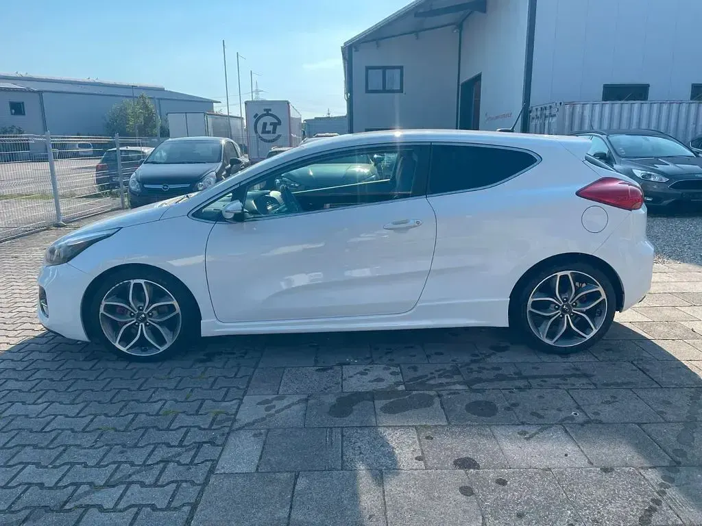 Gebraucht Kia ProCeed GT-Challenge 204 PS (150 kW) 2016 Weiß Kleinwagen