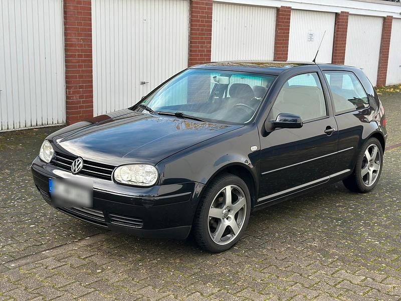 Schwarz Gebraucht 2003 VW Golf IV GT Limousine | 2.200 € (Etwas zu teuer) - Bild 1/4